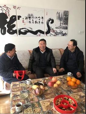 敦煌種業(yè)領導看望慰問公司老干部、老黨員及困難黨員職工