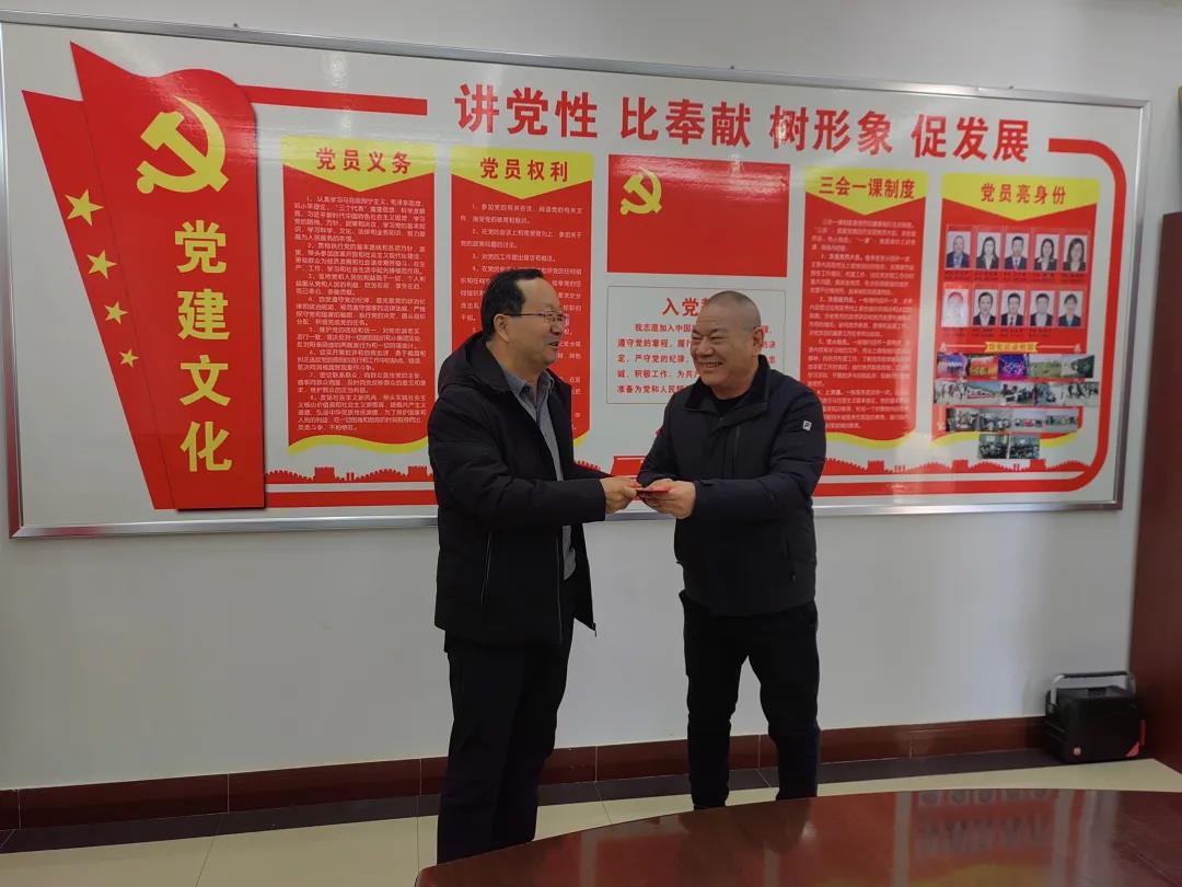 敦煌種業(yè)領導看望慰問公司老干部、老黨員及困難黨員職工